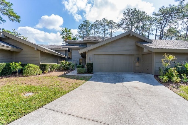 5340 Cobblestone Ct, Wesley Chapel, FL 33543 - view of front of home featuring an attached garage, driveway, and a front yard