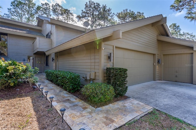 5340 Cobblestone Ct, Wesley Chapel, FL 33543 - view of side of home with a garage and concrete driveway