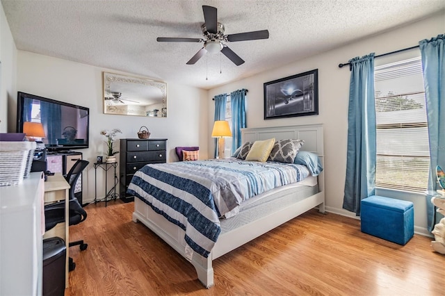 1304 Cedar Ct, Tarpon Springs, FL 34689 - bedroom featuring light wood-style floors, a textured ceiling, a ceiling fan, and a desk