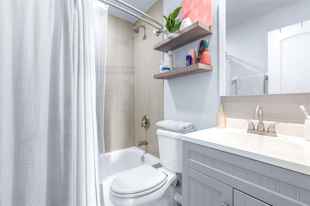 3002 W Cleveland St Unit B9, Tampa, FL 33609 - full bath featuring shower / bath combo with shower curtain and vanity