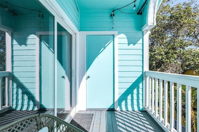 3002 W Cleveland St Unit B9, Tampa, FL 33609 - property entrance with a balcony