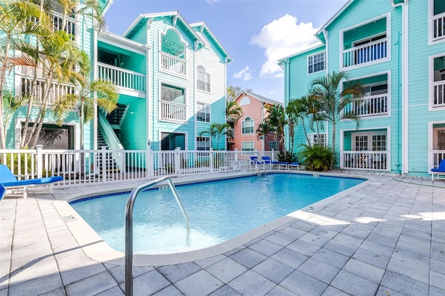 3002 W Cleveland St Unit B9, Tampa, FL 33609 - community pool featuring a patio area