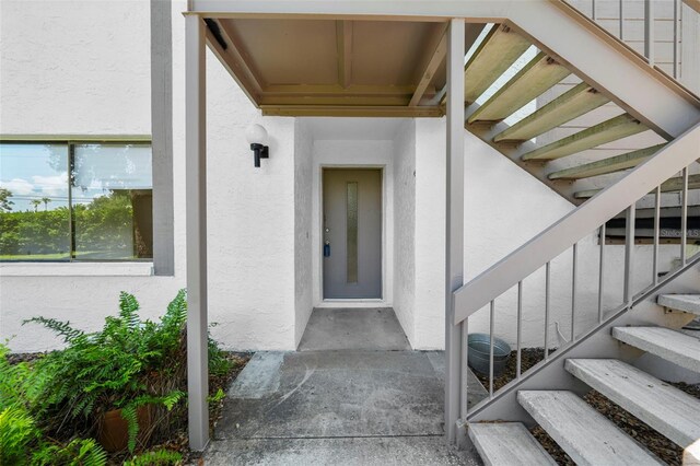 506 Duxbury Ct Unit A, Safety Harbor, FL 34695 - entrance to property with stucco siding