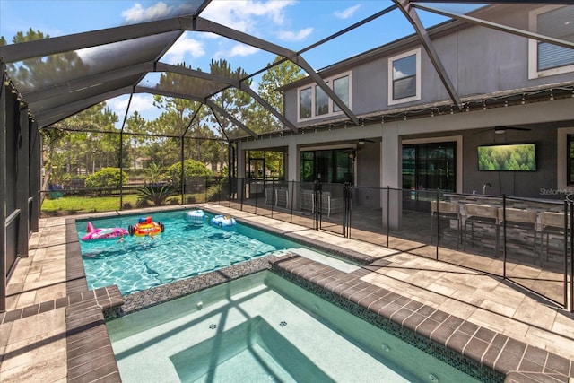 12415 Hitching St, Odessa, FL 33556 - view of pool featuring a patio area, a lanai, a pool with connected hot tub, and a ceiling fan