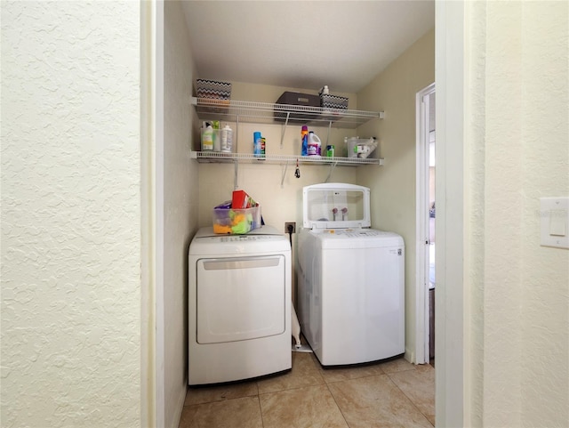 21590 SW 84th Loop, Dunnellon, FL 34431 - laundry area featuring a textured wall, independent washer and dryer, and light tile patterned floors