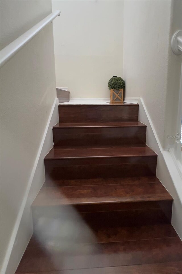 1247 Gentilly Ln, Wesley Chapel, FL 33544 - view of staircase