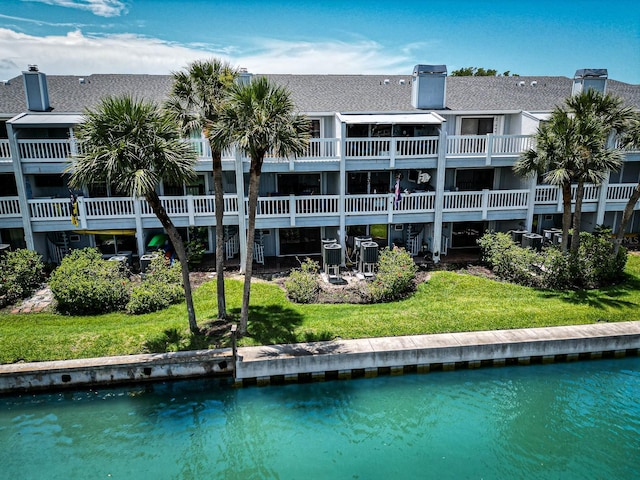 12132 Capri Cir S, Treasure Island, FL 33706 - back of house featuring a yard