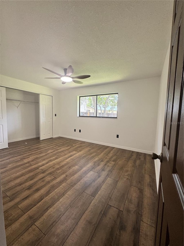 2102 Doefield Ct, Valrico, FL 33596 - unfurnished bedroom with dark wood-type flooring, a textured ceiling, a closet, and ceiling fan