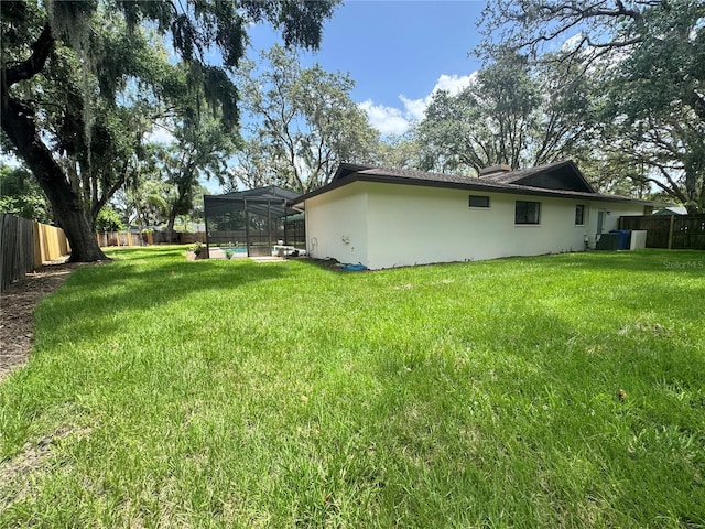 2102 Doefield Ct, Valrico, FL 33596 - fenced backyard featuring a lanai and a pool