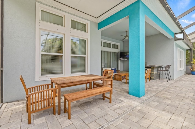 7114 Bowspirit Pl, Apollo Beach, FL 33572 - view of patio featuring a ceiling fan, outdoor dining space, and glass enclosure