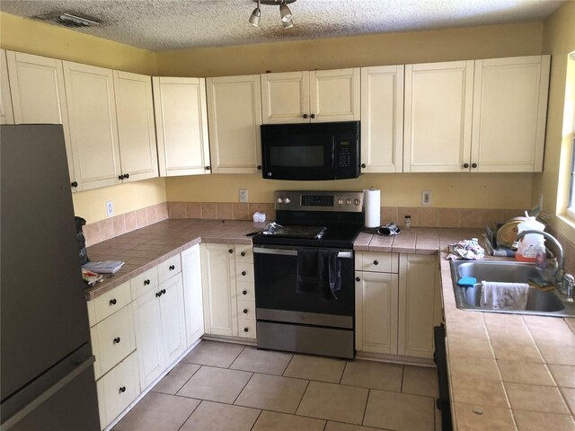 6403 Elliot Dr, Tampa, FL 33615 - photo 14