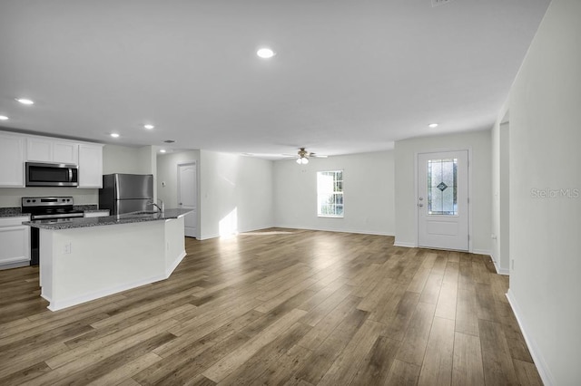 103 Whippoorwill Dr, Palm Coast, FL 32164 - kitchen featuring appliances with stainless steel finishes, white cabinets, ceiling fan, a kitchen island with sink, and recessed lighting