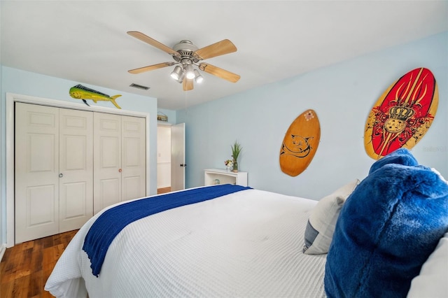 21906 Shamu Dr, Land O Lakes, FL 34639 - bedroom with wood finished floors, a closet, and a ceiling fan