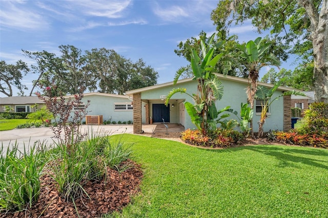 21906 Shamu Dr, Land O Lakes, FL 34639 - view of front of property featuring stucco siding, concrete driveway, and a front lawn