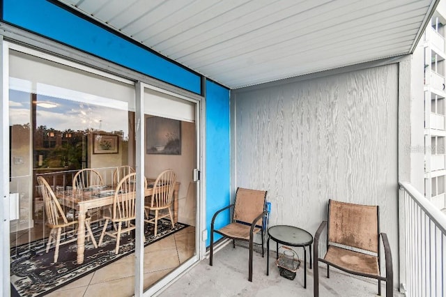 3315 58th Ave S Unit 311, Saint Petersburg, FL 33712 - view of sunroom / solarium