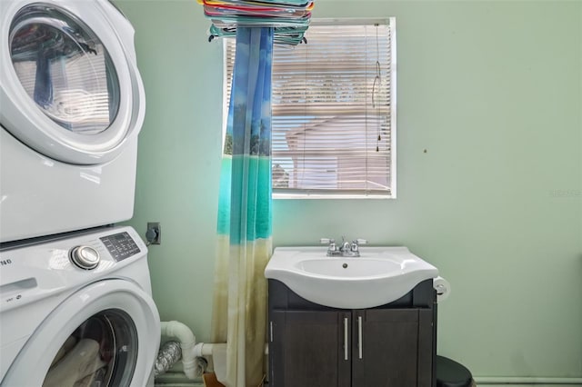 109 Emerald Ln, Largo, FL 33771 - laundry room with stacked washer / drying machine