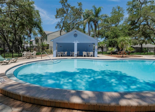 945 Hamilton Ct, Palm Harbor, FL 34683 - community pool with a patio area