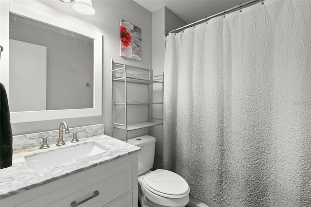 6681 121st Ave Unit I, Largo, FL 33773 - full bathroom featuring vanity and curtained shower