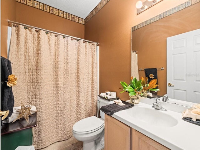 7606 Berna Ln, Land O Lakes, FL 34637 - full bathroom featuring vanity and a shower with shower curtain
