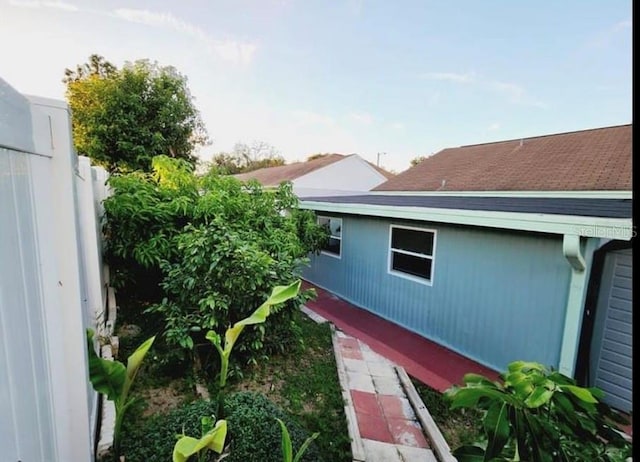 1918 Crown Park Dr, Valrico, FL 33594 - view of side of home featuring roof with shingles