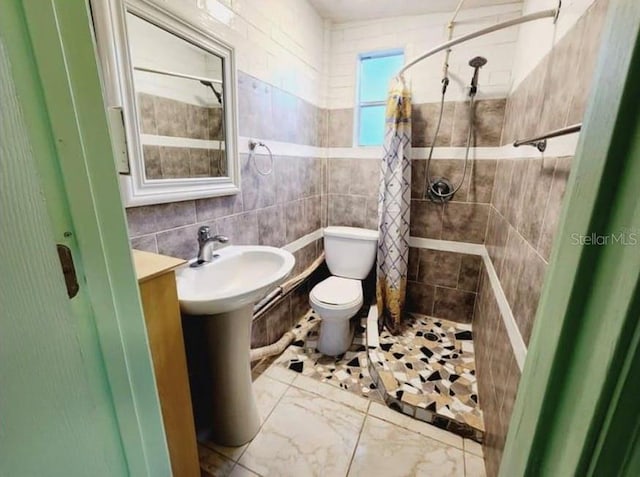 1918 Crown Park Dr, Valrico, FL 33594 - full bath featuring tile walls and a tile shower