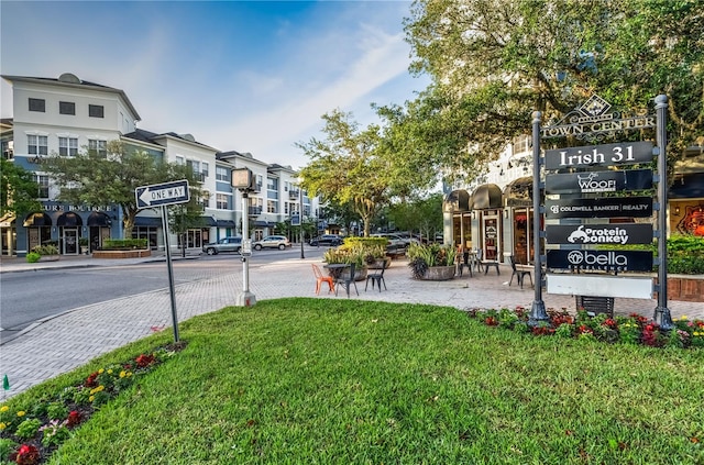 10520 White Lake Ct Unit 10520, Tampa, FL 33626 - view of community featuring a yard