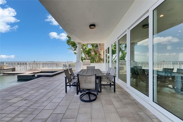 6418 Bright Bay Ct, Apollo Beach, FL 33572 - view of patio featuring area for grilling, a pool with connected hot tub, and outdoor dining space