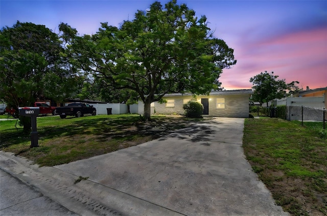 7704 Tanglewood Ln, Tampa, FL 33615 - photo 1
