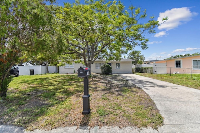 7704 Tanglewood Ln, Tampa, FL 33615 - photo 2