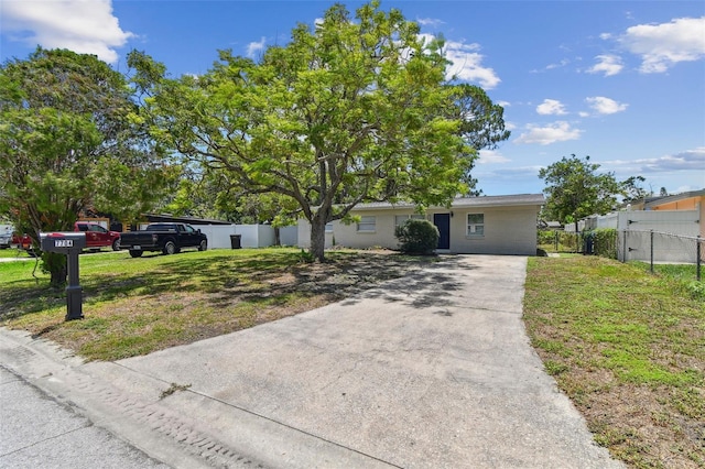 7704 Tanglewood Ln, Tampa, FL 33615 - photo 3