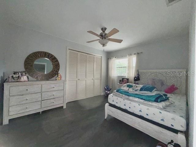 852 Village Way, Palm Harbor, FL 34683 - bedroom with a closet, ceiling fan, and wood finished floors