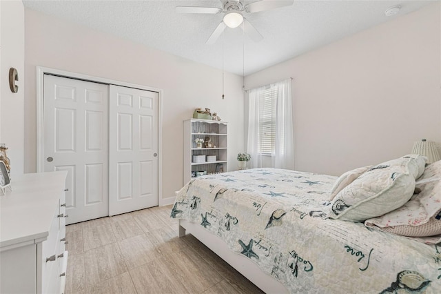 1237 Windy Bay Shl, Tarpon Springs, FL 34689 - bedroom featuring a closet and ceiling fan