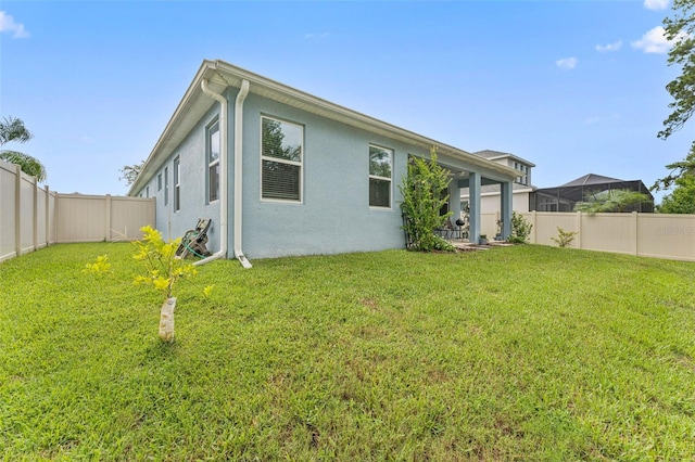 1237 Windy Bay Shl, Tarpon Springs, FL 34689 - back of house featuring stucco siding and a fenced backyard
