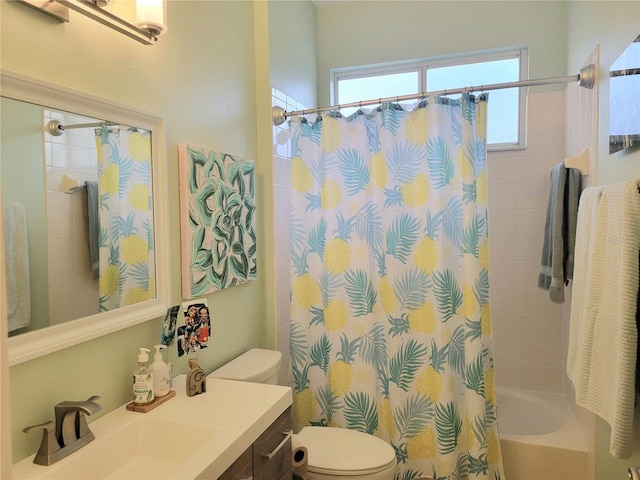 6804 Pleasant Oaks Pl, Riverview, FL 33578 - bathroom with vanity and shower / tub combo with curtain