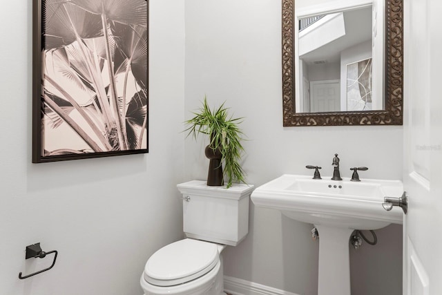 3307 W Knights Ave, Tampa, FL 33611 - half bath featuring toilet and baseboards