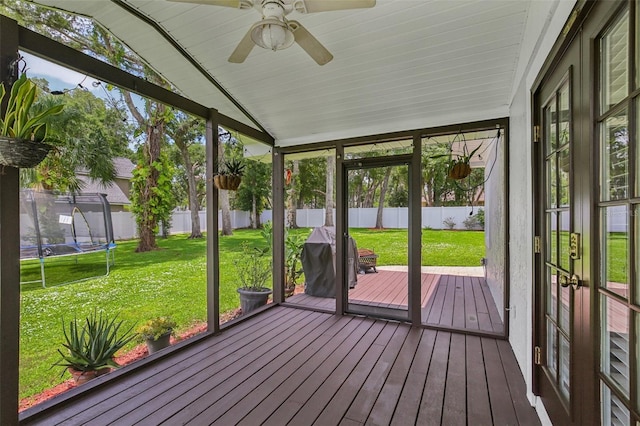 126 Holly Tree Ln, Brandon, FL 33511 - unfurnished sunroom featuring a ceiling fan and vaulted ceiling
