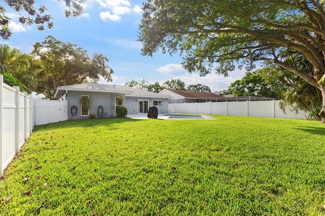 1667 E Orangeside Rd, Palm Harbor, FL 34683 - fenced backyard featuring a patio area