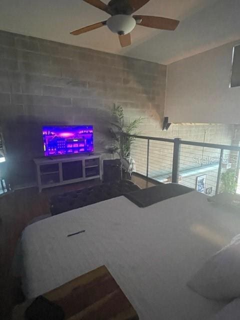 2001 E 2nd Ave Unit 27, Tampa, FL 33605 - living area with a ceiling fan