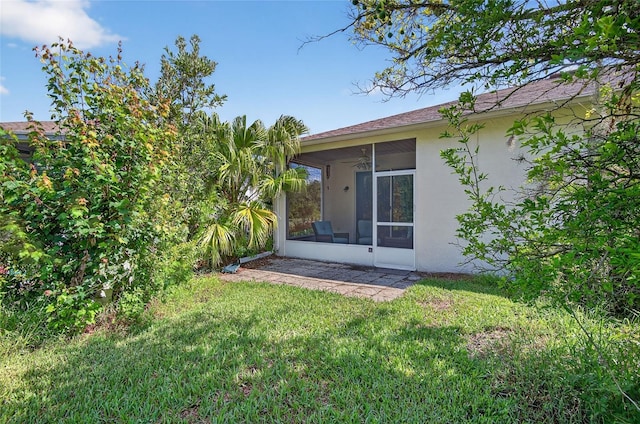 1822 Sassafras Dr, Wesley Chapel, FL 33543 - view of green lawn with a sunroom and a ceiling fan