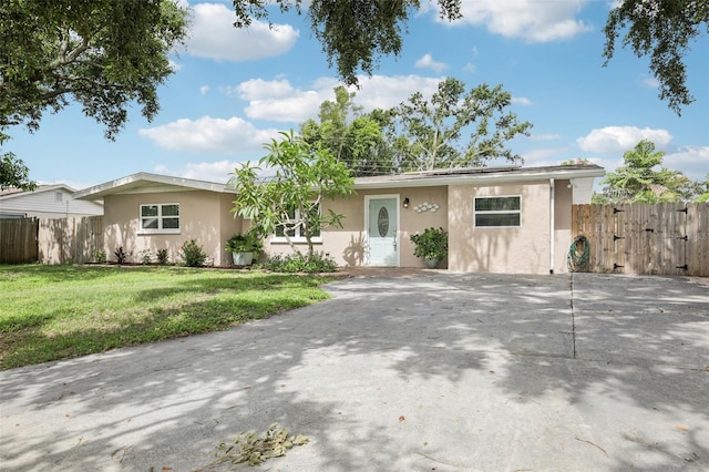 6220 Murdock Ave, Sarasota, FL 34231 - ranch-style house with stucco siding and driveway