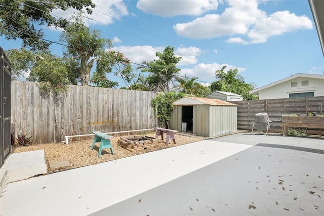 6220 Murdock Ave, Sarasota, FL 34231 - fenced backyard with a storage shed, a patio area, and an outdoor fire pit