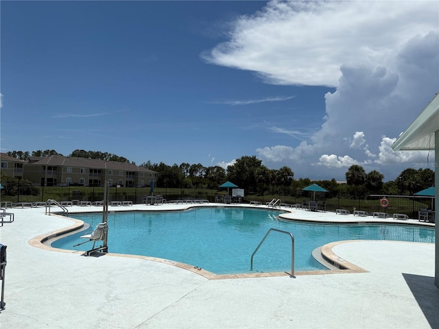 6252 Olivedale Dr, Riverview, FL 33578 - community pool with a patio