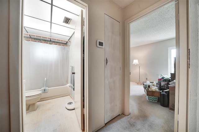 2817 Rustic Oaks Dr, Palm Harbor, FL 34684 - bathroom featuring shower / bathtub combination with curtain and a textured ceiling