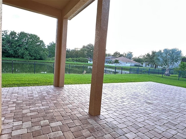 1008 Arista Blvd, Valrico, FL 33594 - fenced backyard with a patio and a water view