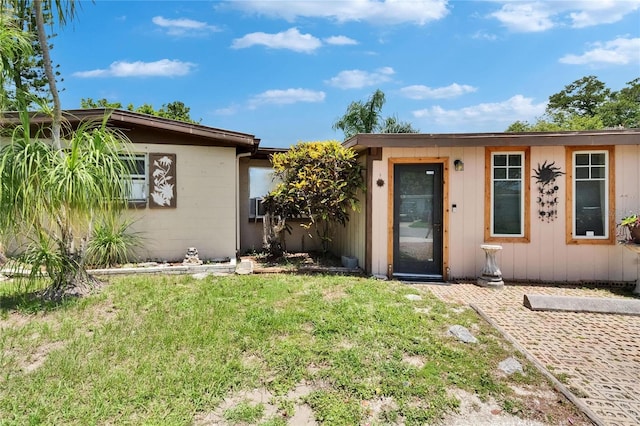 10549 112th Ave, Largo, FL 33773 - view of front of home featuring a front yard and concrete block siding
