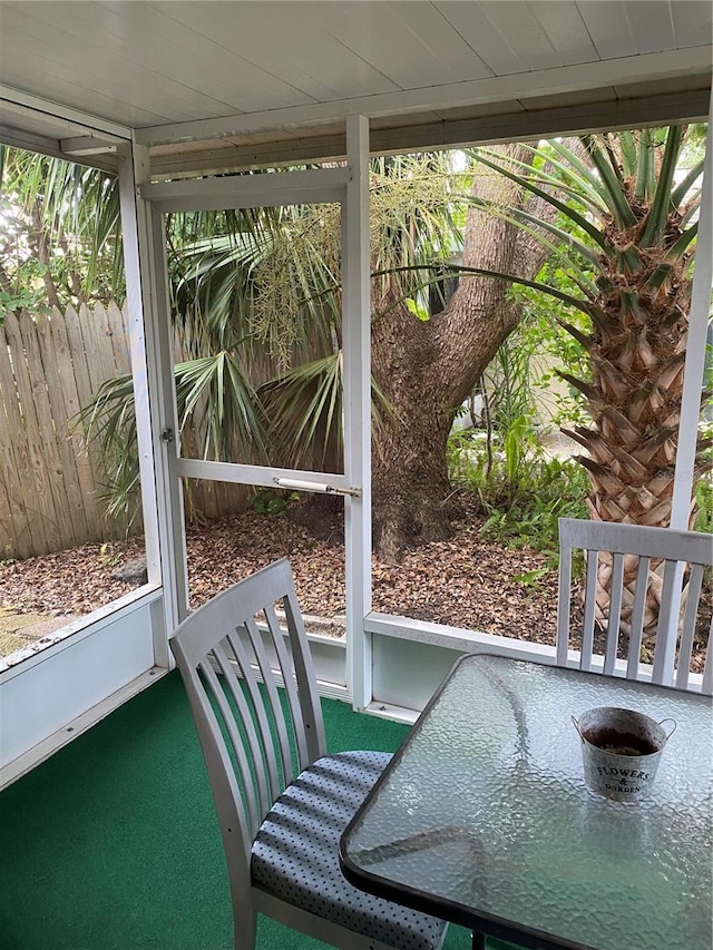 832 Cambridge Ct, Dunedin, FL 34698 - view of sunroom / solarium
