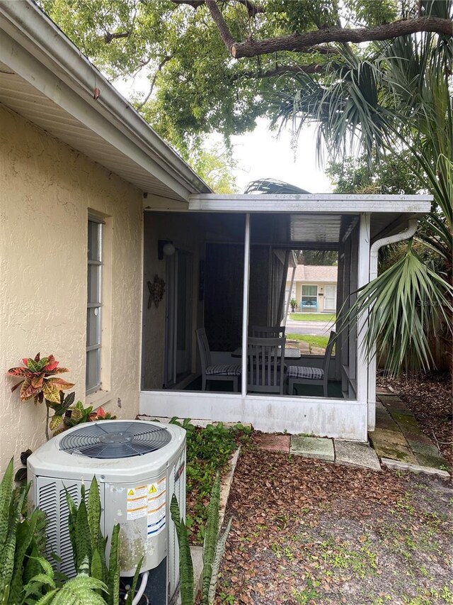 832 Cambridge Ct, Dunedin, FL 34698 - entrance to property featuring stucco siding