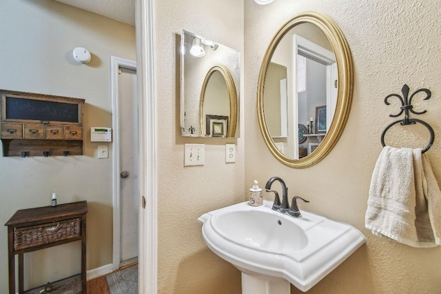3304 W Harbor View Ave, Tampa, FL 33611 - bathroom featuring a sink