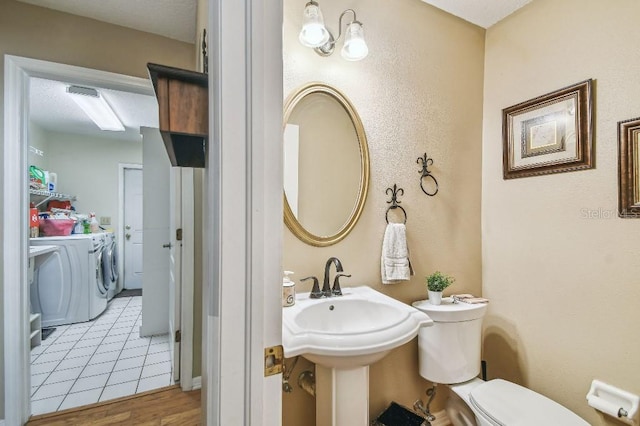 3304 W Harbor View Ave, Tampa, FL 33611 - half bath featuring toilet and independent washer and dryer