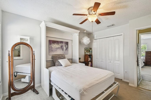 3304 W Harbor View Ave, Tampa, FL 33611 - bedroom with light carpet, a closet, a textured ceiling, and ceiling fan